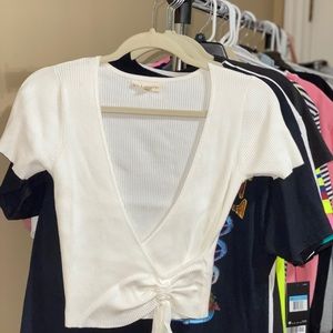 Women’s (M) white PacSun top
